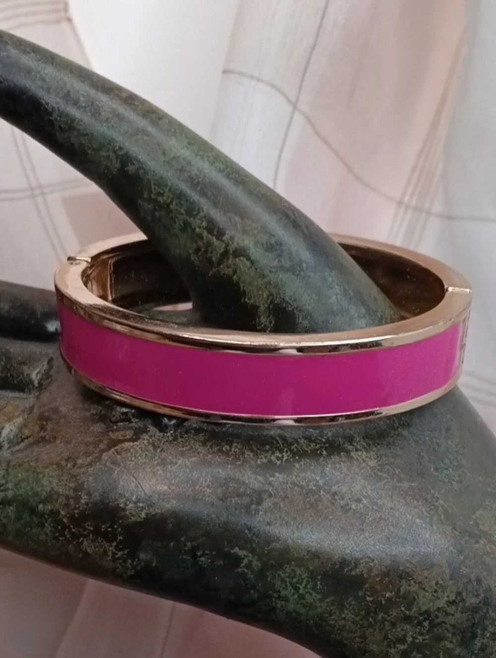 Avon Gold-Tone Fuchsia Pink Enamel Hinged Bangle Bracelet